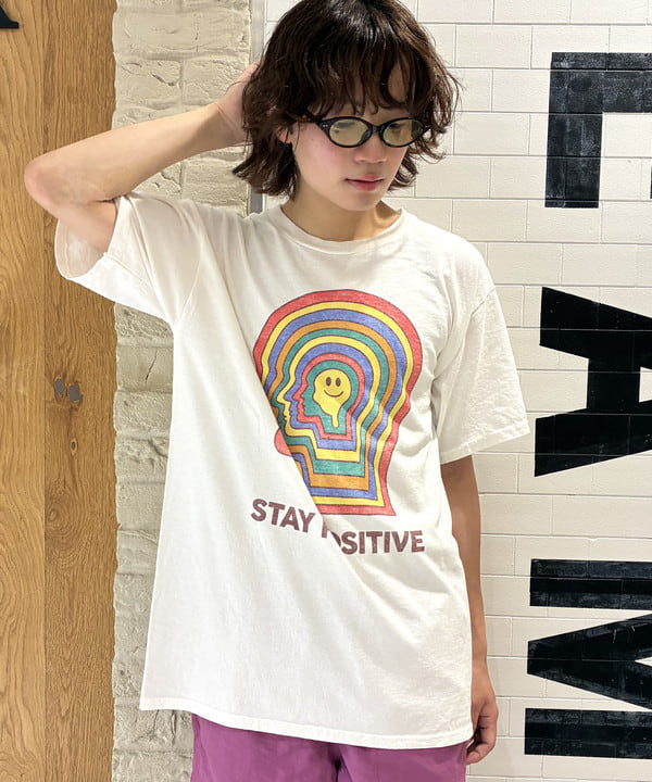 マツミヤさんの「BEAMS WOMEN｜【別注】JUNK FOOD / STAY POSITIVE FLEA MARKET TEE」を使ったコーディネート