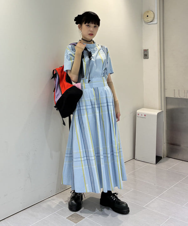 りかちょび/岸本梨佳さんの「ボーイ ビッグ タータン スカート」を使ったコーディネート