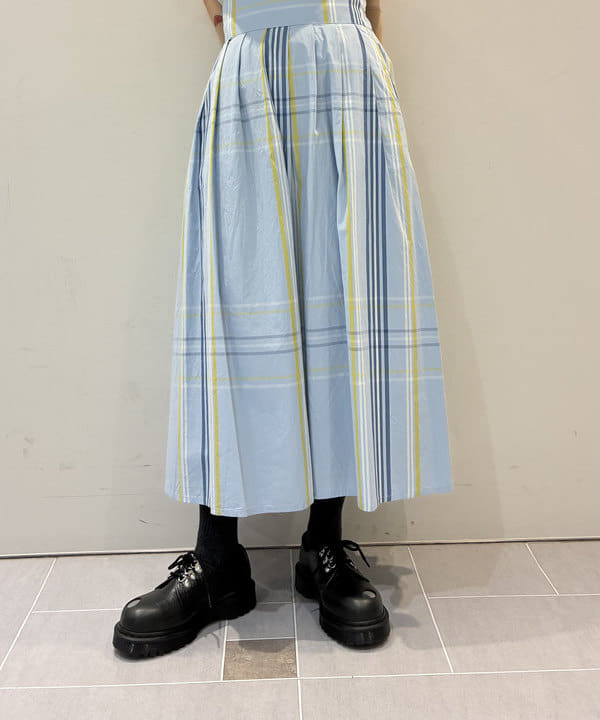 りかちょび/岸本梨佳さんの「ボーイ ビッグ タータン スカート」を使ったコーディネート