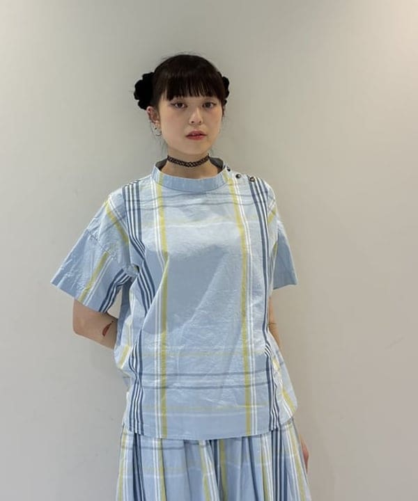 りかちょび/岸本梨佳さんの「ボーイ ビッグ タータン スカート」を使ったコーディネート