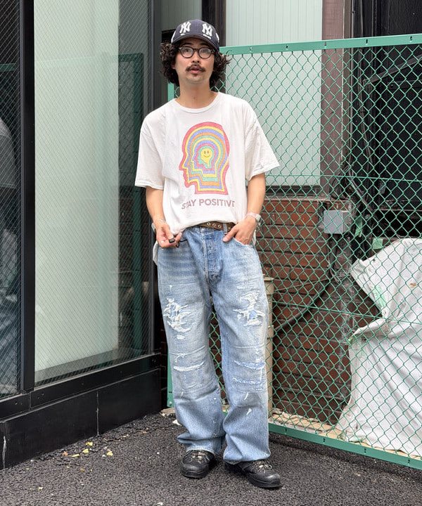 BAKU(東江 漠)さんの「BEAMS WOMEN｜【別注】JUNK FOOD / STAY POSITIVE FLEA MARKET TEE」を使ったコーディネート