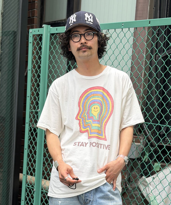 BAKU(東江 漠)さんの「BEAMS WOMEN｜【別注】JUNK FOOD / STAY POSITIVE FLEA MARKET TEE」を使ったコーディネート