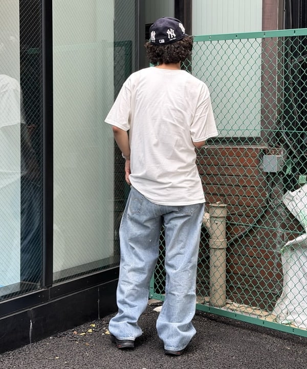 BAKU(東江 漠)さんの「BEAMS WOMEN｜【別注】JUNK FOOD / STAY POSITIVE FLEA MARKET TEE」を使ったコーディネート
