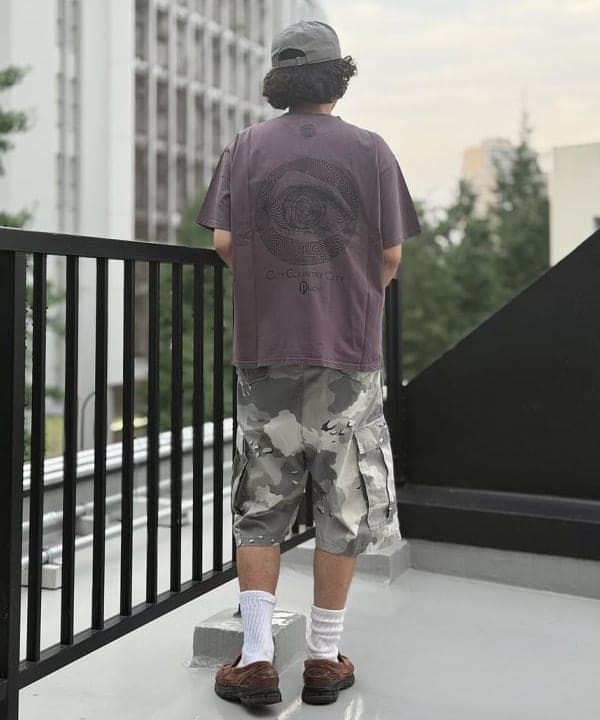 BAKU(東江 漠)さんの「BEAMS / ビッグ 6ポケット カーゴ ショーツ」を使ったコーディネート
