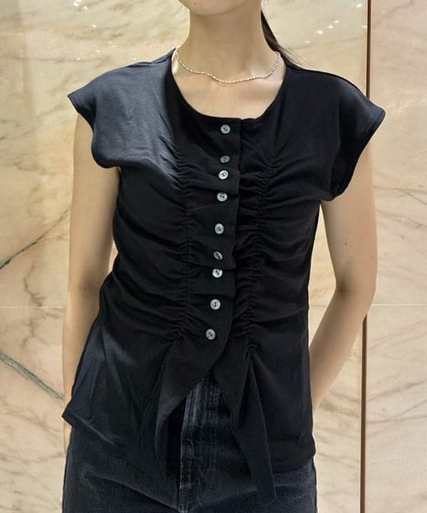 茂野 真楓さんの「BEAMS WOMEN｜リブ フロントギャザー フレンチスリーブ」を使ったコーディネート
