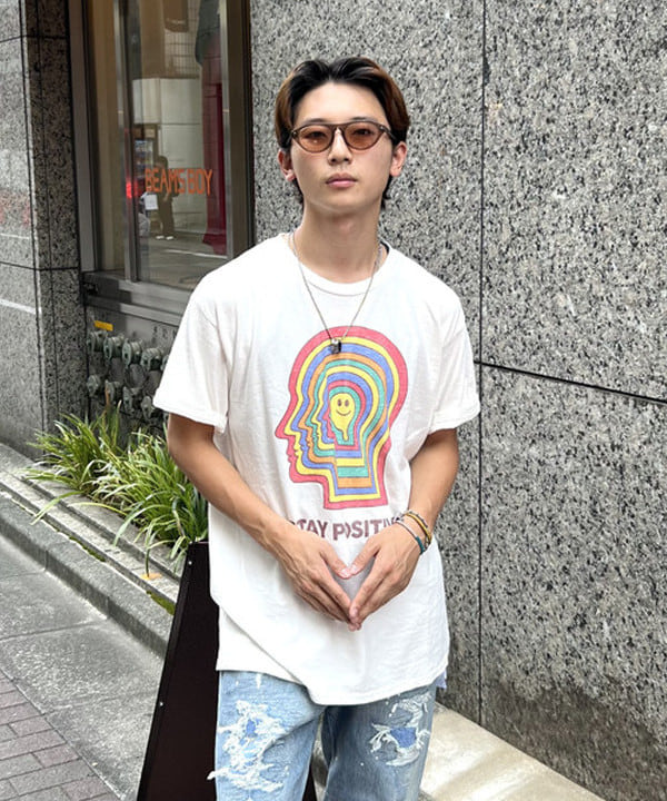 照田 拓史さんの「BEAMS WOMEN｜【別注】JUNK FOOD / STAY POSITIVE FLEA MARKET TEE」を使ったコーディネート