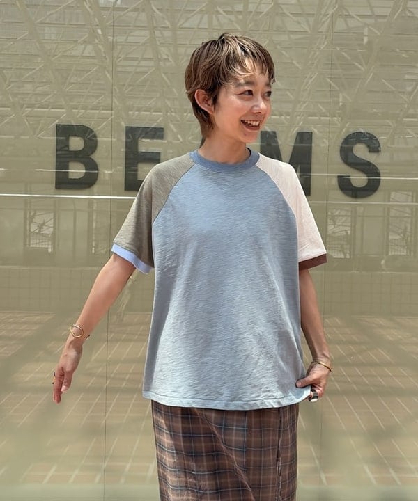 矢野(青木)優香さんの「BEAMS WOMEN｜スラブ ジャージー クレイジー ショートスリーブ」を使ったコーディネート