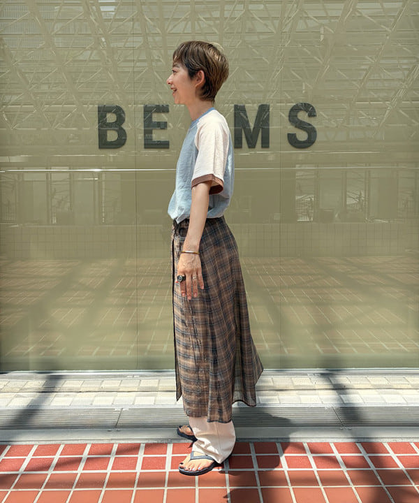 矢野(青木)優香さんの「BEAMS WOMEN｜スラブ ジャージー クレイジー ショートスリーブ」を使ったコーディネート