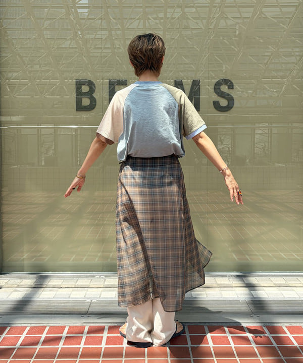 矢野(青木)優香さんの「BEAMS WOMEN｜スラブ ジャージー クレイジー ショートスリーブ」を使ったコーディネート