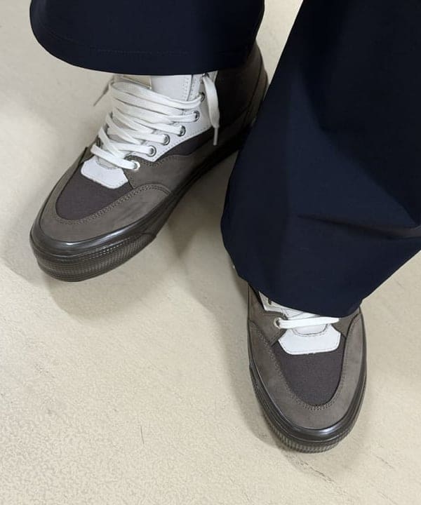 BAKU(東江 漠)さんの「BEAMS WOMEN｜【別注】Gramicci / 4WAYストレッチ ナイロン スラックス」を使ったコーディネート