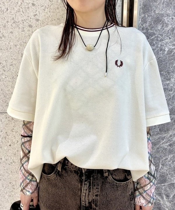カタヤマ アヤさんの「BEAMS WOMEN｜【別注】FRED PERRY / リラックスド ピケ Tシャツ」を使ったコーディネート