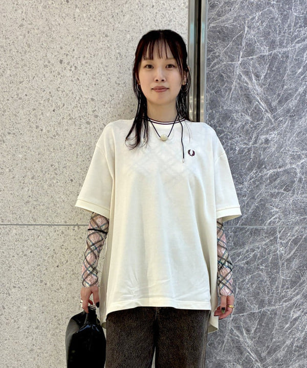カタヤマ アヤさんの「BEAMS WOMEN｜【別注】FRED PERRY / リラックスド ピケ Tシャツ」を使ったコーディネート