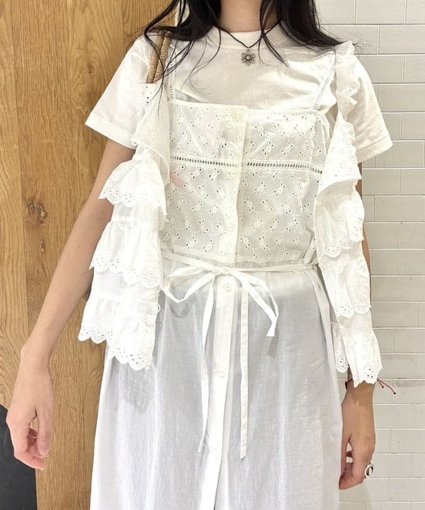 津藤 理佐子さんの「BEAMS WOMEN｜カットワーク キャミワンピース」を使ったコーディネート