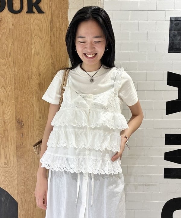 津藤 理佐子さんの「BEAMS WOMEN｜カットワーク キャミワンピース」を使ったコーディネート