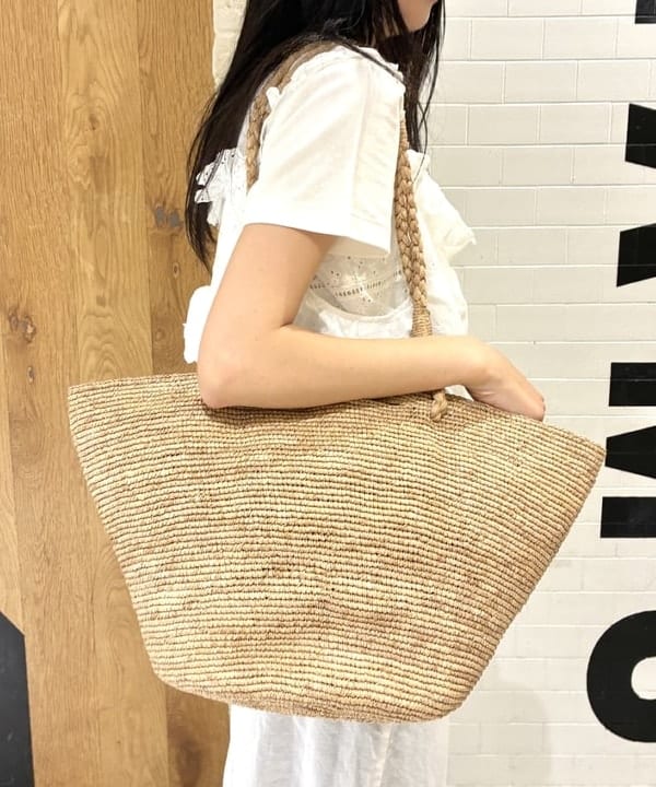 津藤 理佐子さんの「BEAMS WOMEN｜カットワーク キャミワンピース」を使ったコーディネート