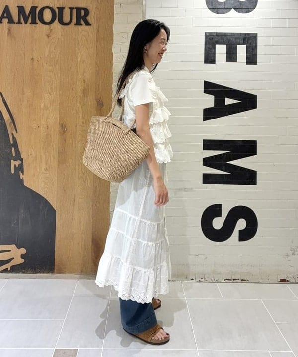 津藤 理佐子さんの「BEAMS WOMEN｜カットワーク キャミワンピース」を使ったコーディネート