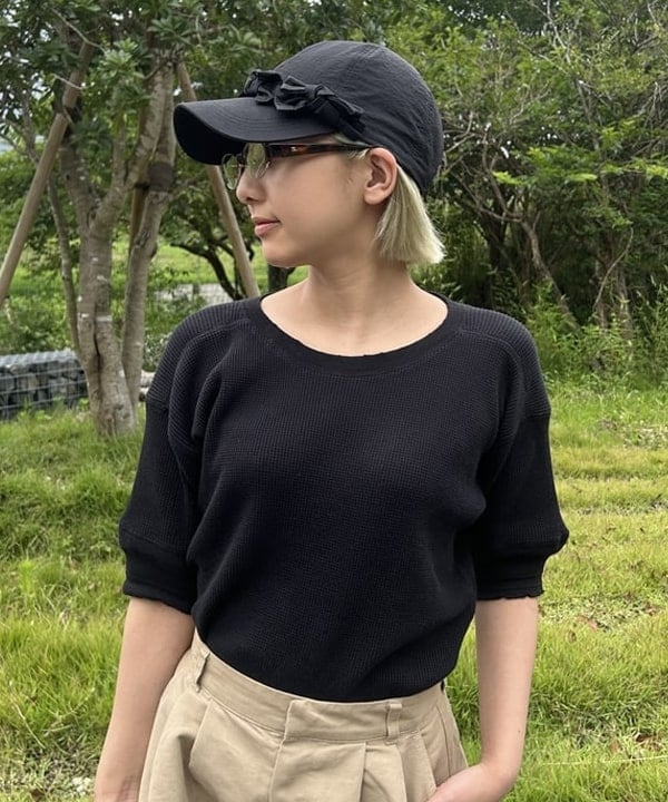 佐藤 亜美さんの「BEAMS WOMEN｜ダメージ サーマル Tシャツ」を使ったコーディネート