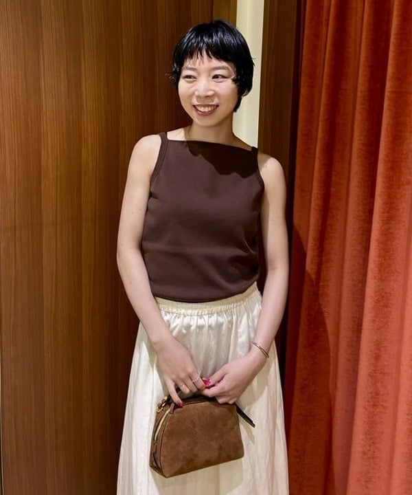 イナダさんの「BEAMS WOMEN｜フロントタイ ギャザースカート」を使ったコーディネート