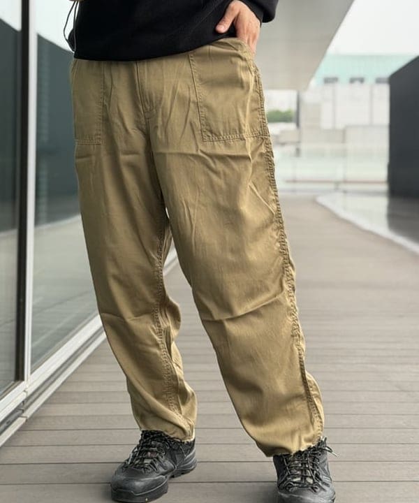 BAKU(東江 漠)さんの「カットオフ ベイカーパンツ 【リラックスフィット】」を使ったコーディネート