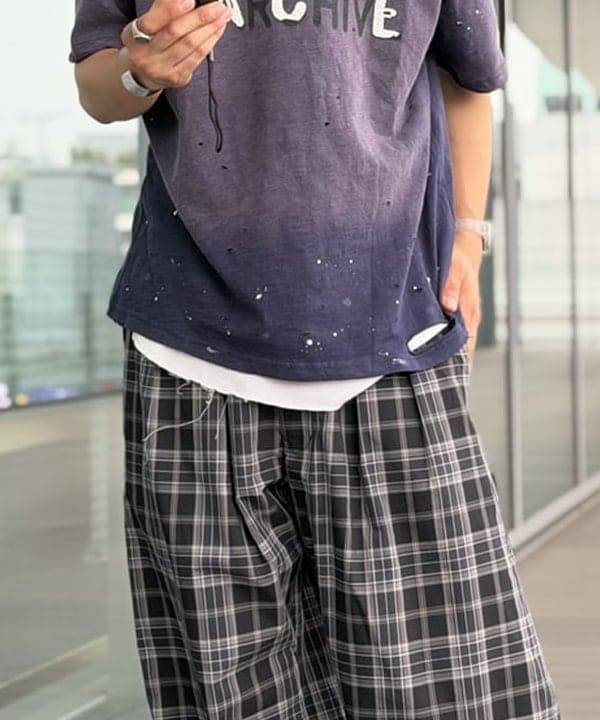 BAKU(東江 漠)さんの「チェック ワイド イージーパンツ【ワイドストレートフィット】」を使ったコーディネート