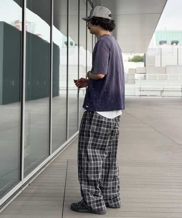 BAKU(東江 漠)さんの「チェック ワイド イージーパンツ【ワイドストレートフィット】」を使ったコーディネート