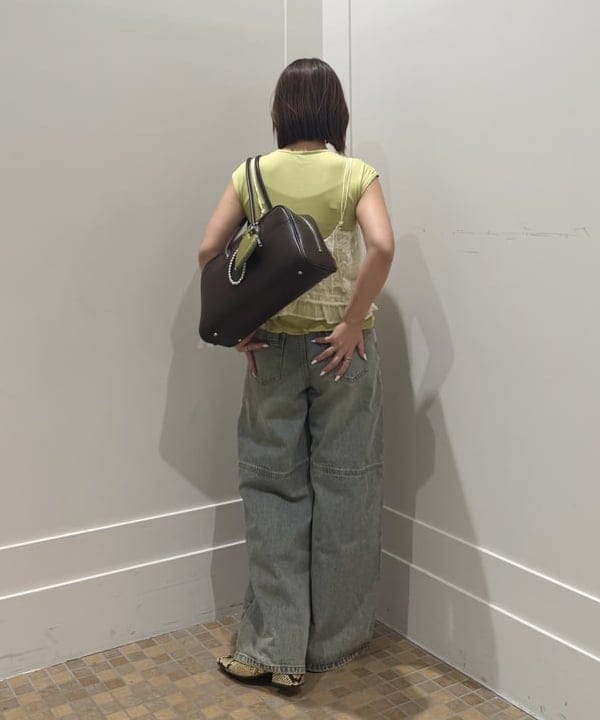 松本 佳菜子さんの「BEAMS WOMEN｜テープ 刺繍 シアー キャミソール」を使ったコーディネート