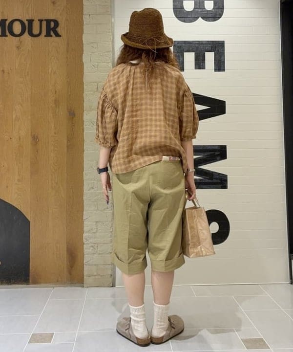 エノモト アミさんの「BEAMS WOMEN｜リネン チェック スモック シャツ ＜イージーケア＞」を使ったコーディネート