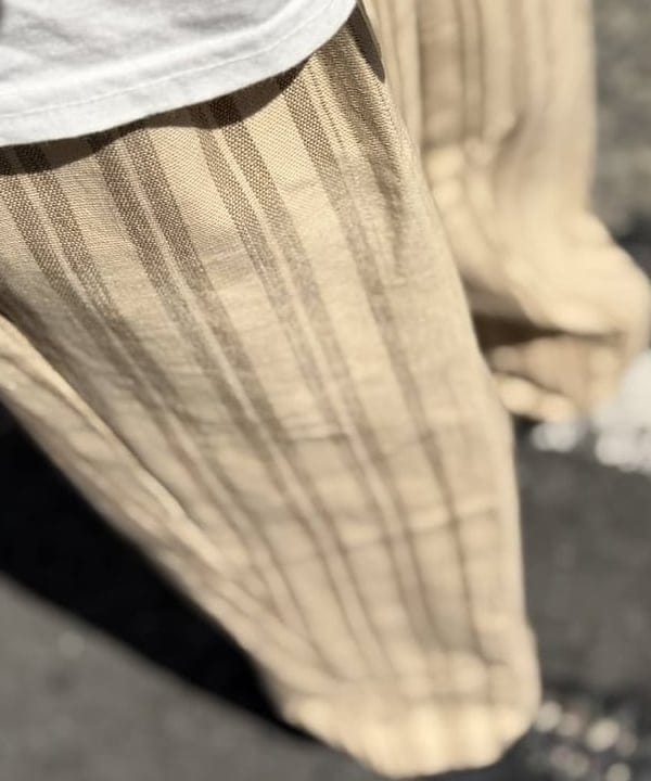 BAKU(東江 漠)さんの「2 Pleats Relax Trousers Indian Oxford Stripe」を使ったコーディネート