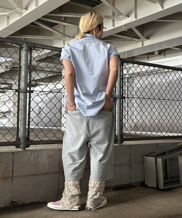 みやさかさんの「BEAMS WOMEN｜オックスフォード ワンポイント ミニボタンダウンシャツ【ベーシックフィット】」を使ったコーディネート