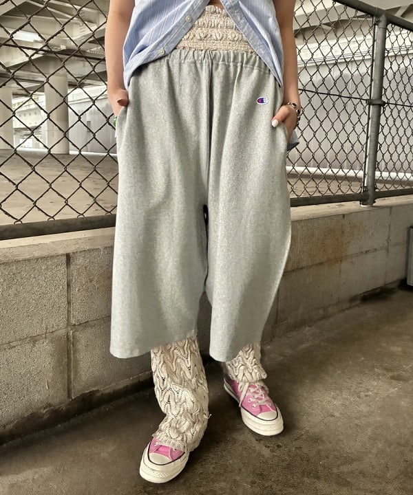 みやさかさんの「BEAMS WOMEN｜オックスフォード ワンポイント ミニボタンダウンシャツ【ベーシックフィット】」を使ったコーディネート