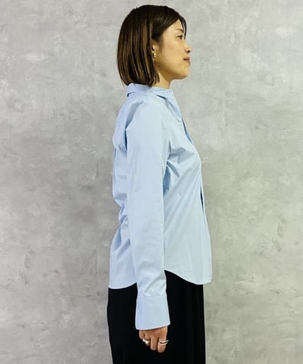岩沢 珠代さんの「BEAMS WOMEN｜AK+1 / 刺繍 レギュラーカラーシャツ」を使ったコーディネート