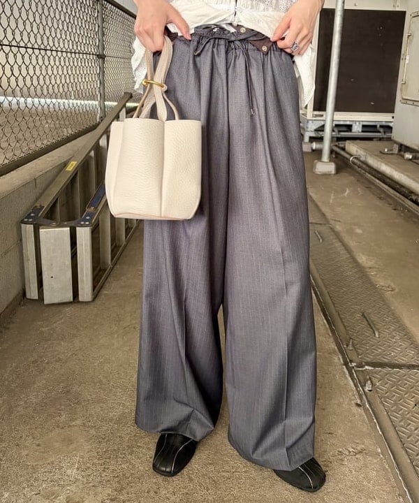 むりょさんの「BEAMS WOMEN｜GIANNI CHIARINI / レザー LILY ハンドバッグ」を使ったコーディネート