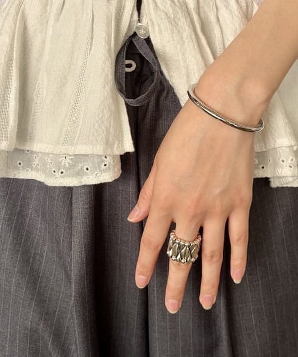 むりょさんの「BEAMS WOMEN｜GIANNI CHIARINI / レザー LILY ハンドバッグ」を使ったコーディネート
