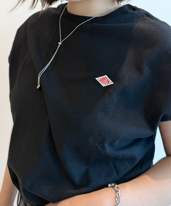 松本 佳菜子さんの「BEAMS WOMEN｜デニム バレル パンツ」を使ったコーディネート