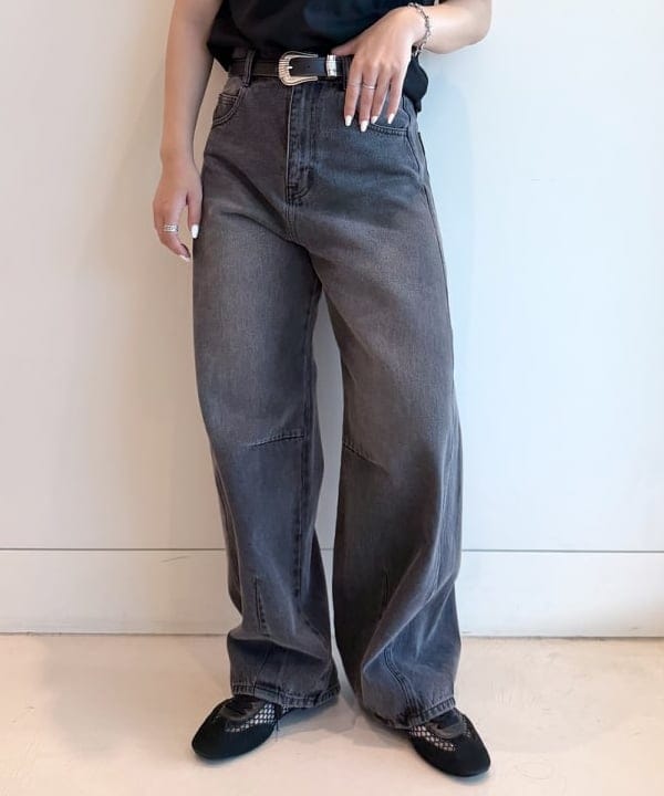 松本 佳菜子さんの「BEAMS WOMEN｜デニム バレル パンツ」を使ったコーディネート