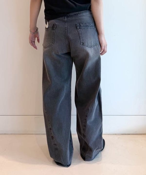 松本 佳菜子さんの「BEAMS WOMEN｜デニム バレル パンツ」を使ったコーディネート