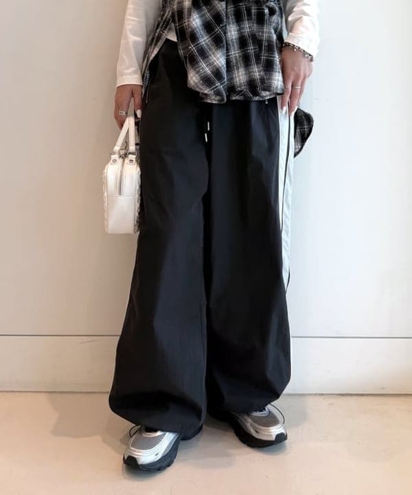 松本 佳菜子さんの「BEAMS WOMEN｜【WEB限定】FILA / PANTERA 99/25」を使ったコーディネート