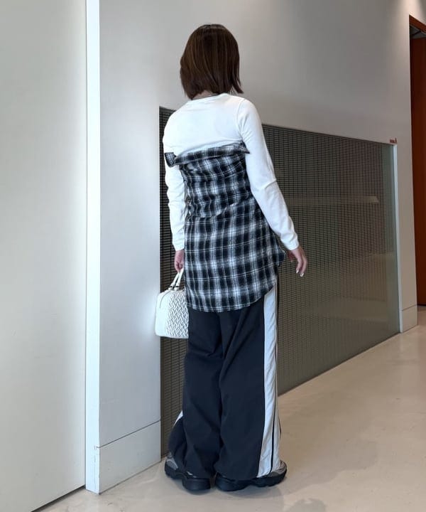 松本 佳菜子さんの「BEAMS WOMEN｜【WEB限定】FILA / PANTERA 99/25」を使ったコーディネート