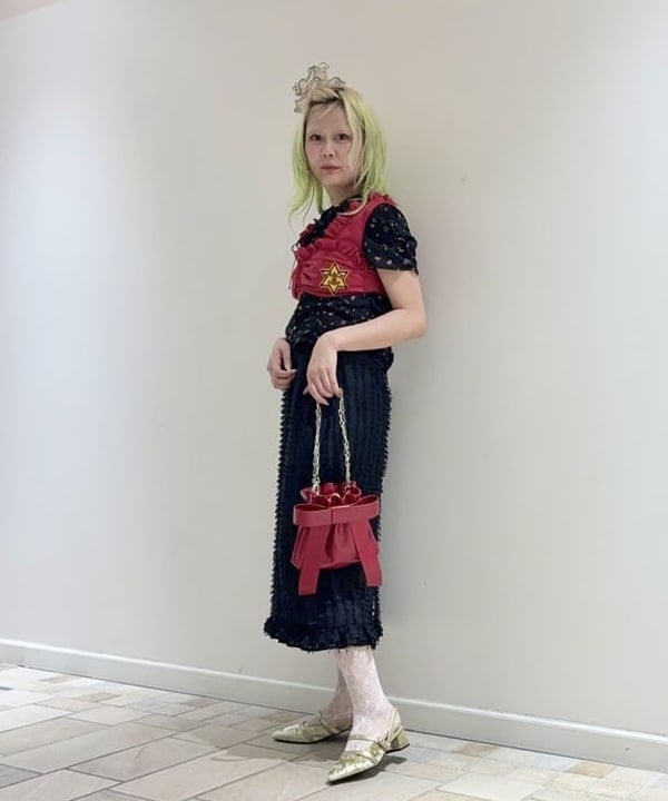 はっとりさんの「BEAMS WOMEN｜フラワー プリント シャーリング シャツ　　26SS  花柄 ショート丈 洗える イージーケア 夏 ブラウス」を使ったコーディネート