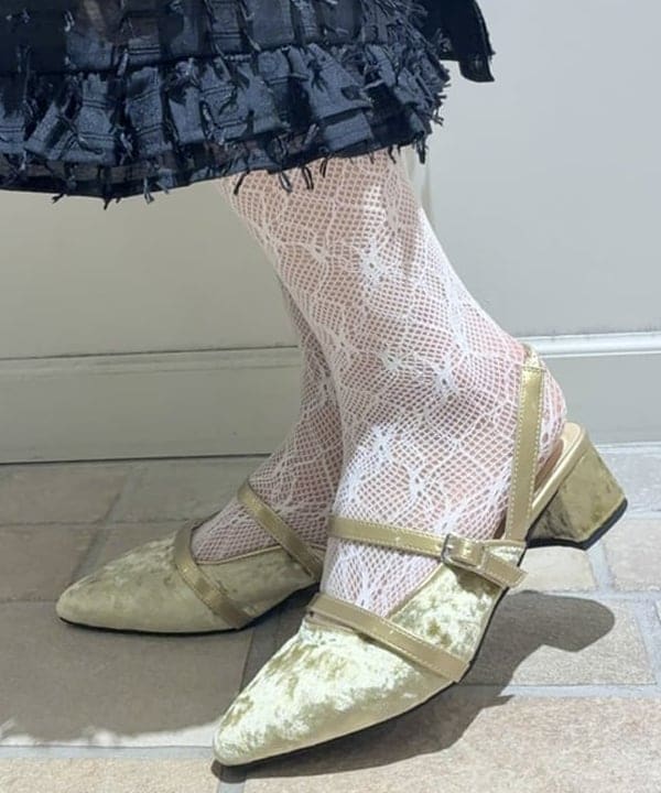 はっとりさんの「BEAMS WOMEN｜フラワー プリント シャーリング シャツ　　26SS  花柄 ショート丈 洗える イージーケア 夏 ブラウス」を使ったコーディネート