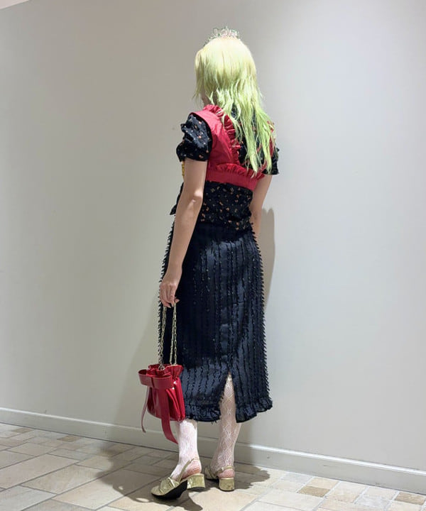 はっとりさんの「BEAMS WOMEN｜フラワー プリント シャーリング シャツ　　26SS  花柄 ショート丈 洗える イージーケア 夏 ブラウス」を使ったコーディネート