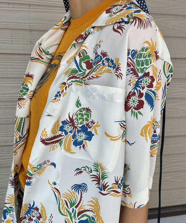 MATSUMOTO AMIさんの「BEAMS WOMEN｜【別注】SUN SURF / オープンカラー シャツ」を使ったコーディネート