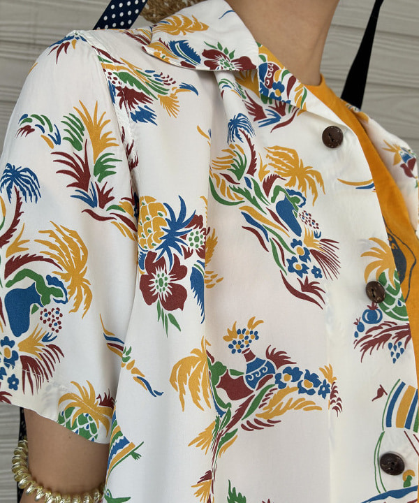MATSUMOTO AMIさんの「BEAMS WOMEN｜【別注】SUN SURF / オープンカラー シャツ」を使ったコーディネート