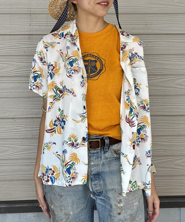 MATSUMOTO AMIさんの「BEAMS WOMEN｜【別注】SUN SURF / オープンカラー シャツ」を使ったコーディネート