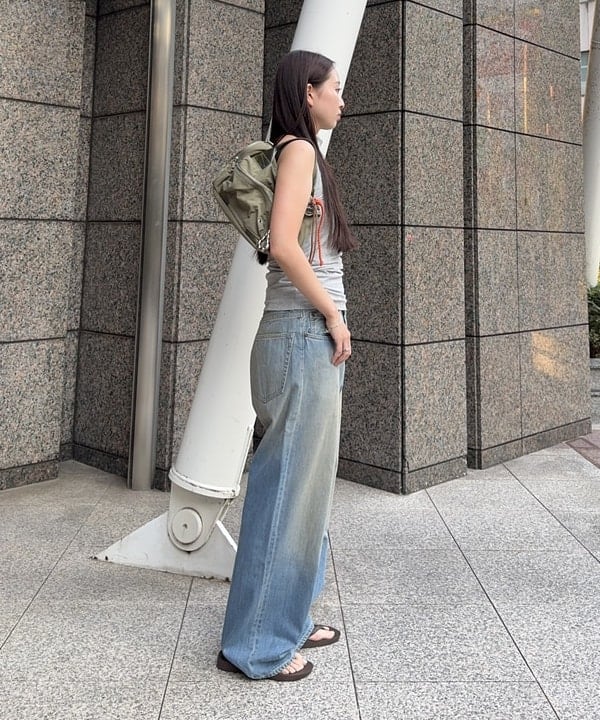 amiriさんの「BEAMS WOMEN｜ワイドストレート デニムパンツ」を使ったコーディネート