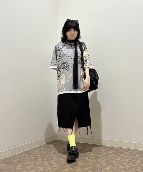 須賀さんの「BEAMS WOMEN｜レース フリル ボウタイ ノースリーブ ブラウス」を使ったコーディネート