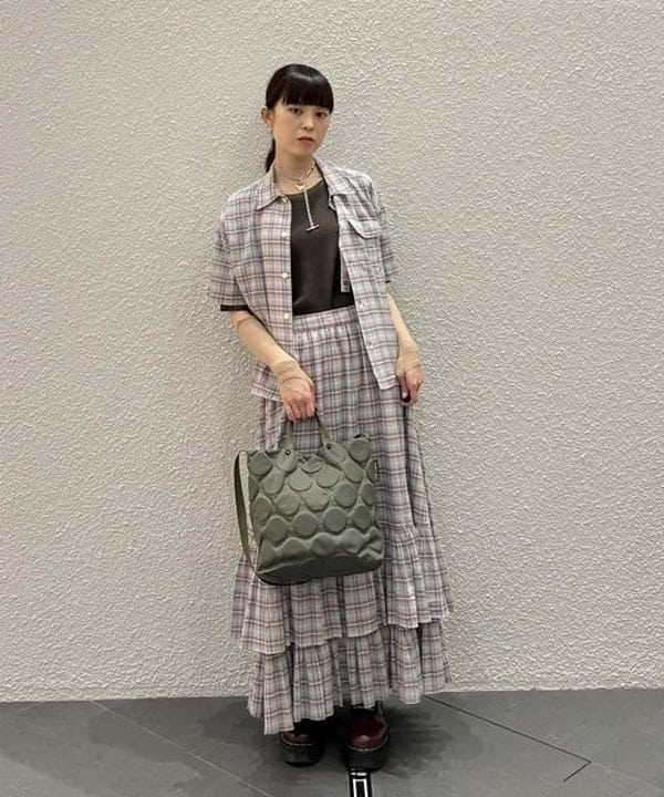 りかちょび/岸本梨佳さんの「BEAMS WOMEN｜ボーイ チェック ティアード」を使ったコーディネート