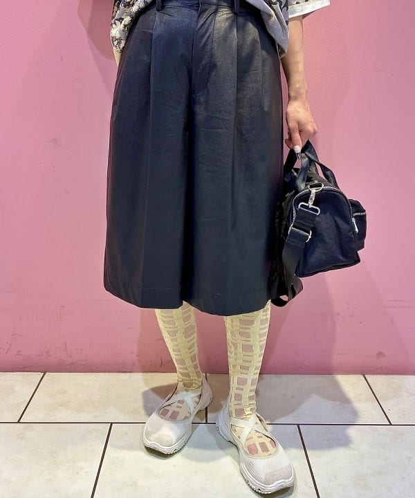 遠藤 かなたさんの「BEAMS WOMEN｜フェイクレザー バミューダ パンツ」を使ったコーディネート