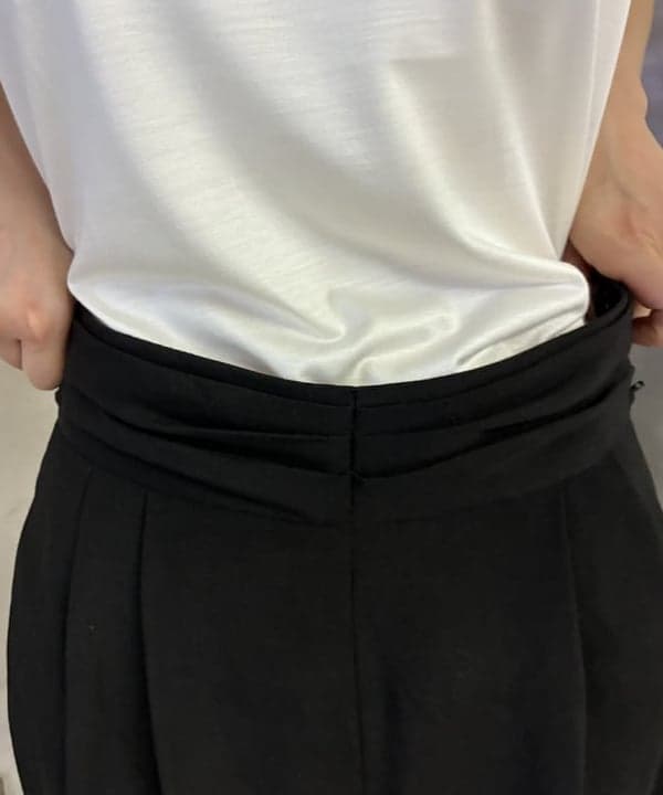 野村 美紅さんの「BEAMS WOMEN｜AK+1 / リネン ダブルタック パンツ」を使ったコーディネート