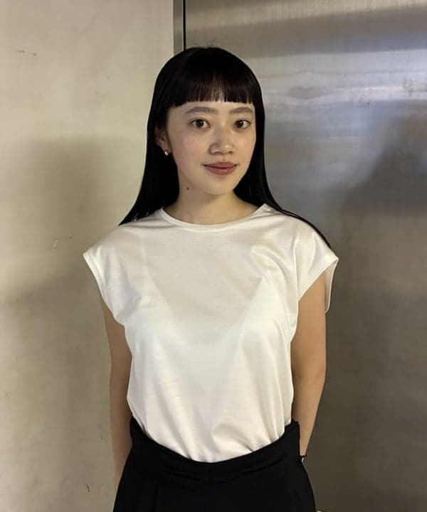 野村 美紅さんの「BEAMS WOMEN｜AK+1 / リネン ダブルタック パンツ」を使ったコーディネート